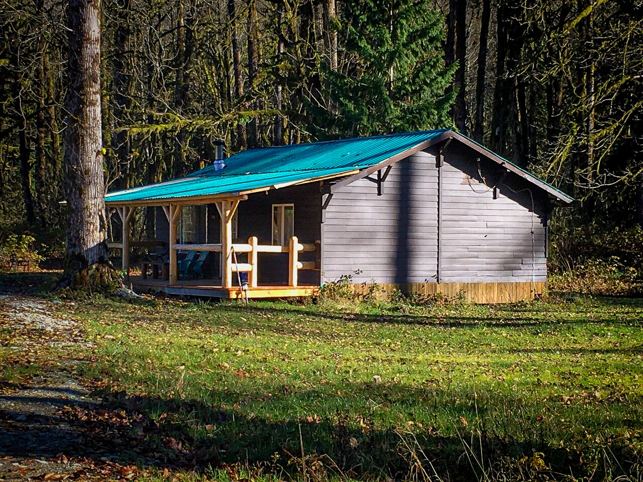 Riverside Cabins at the Pitt River Lodge